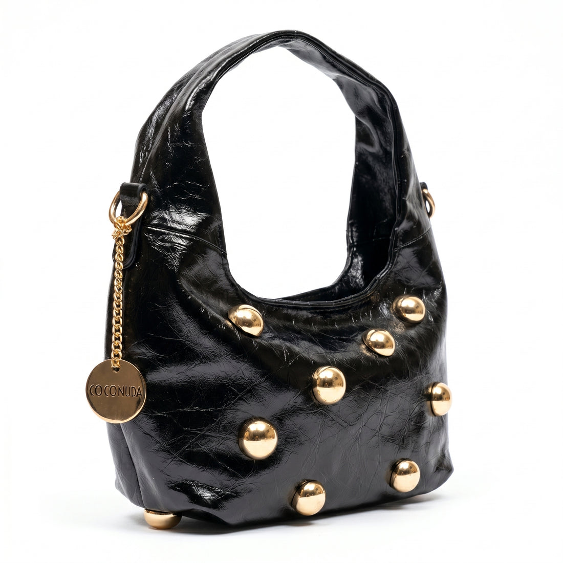 Le borchie oversize, il tratto rock