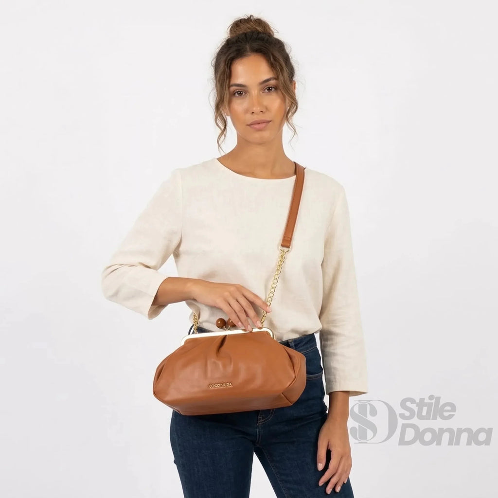 Coconuda Pochette in Ecopelle Marrone con Chiusura a Scatto e Tracolla - Stile Donna Bags