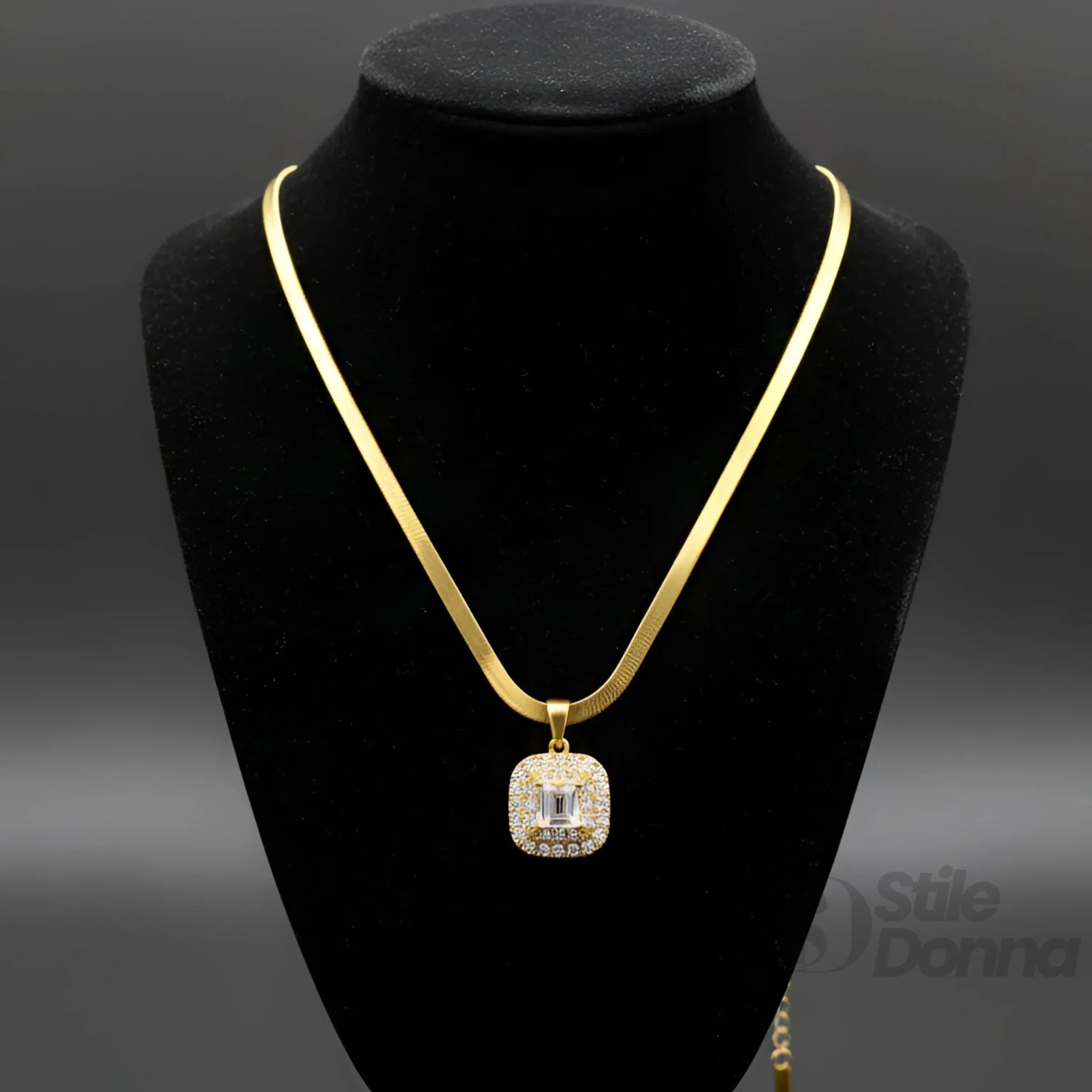 Collana Herringbone Oro con Ciondolo Iniziale e Pietre Scintillanti - Stile Donna Bags