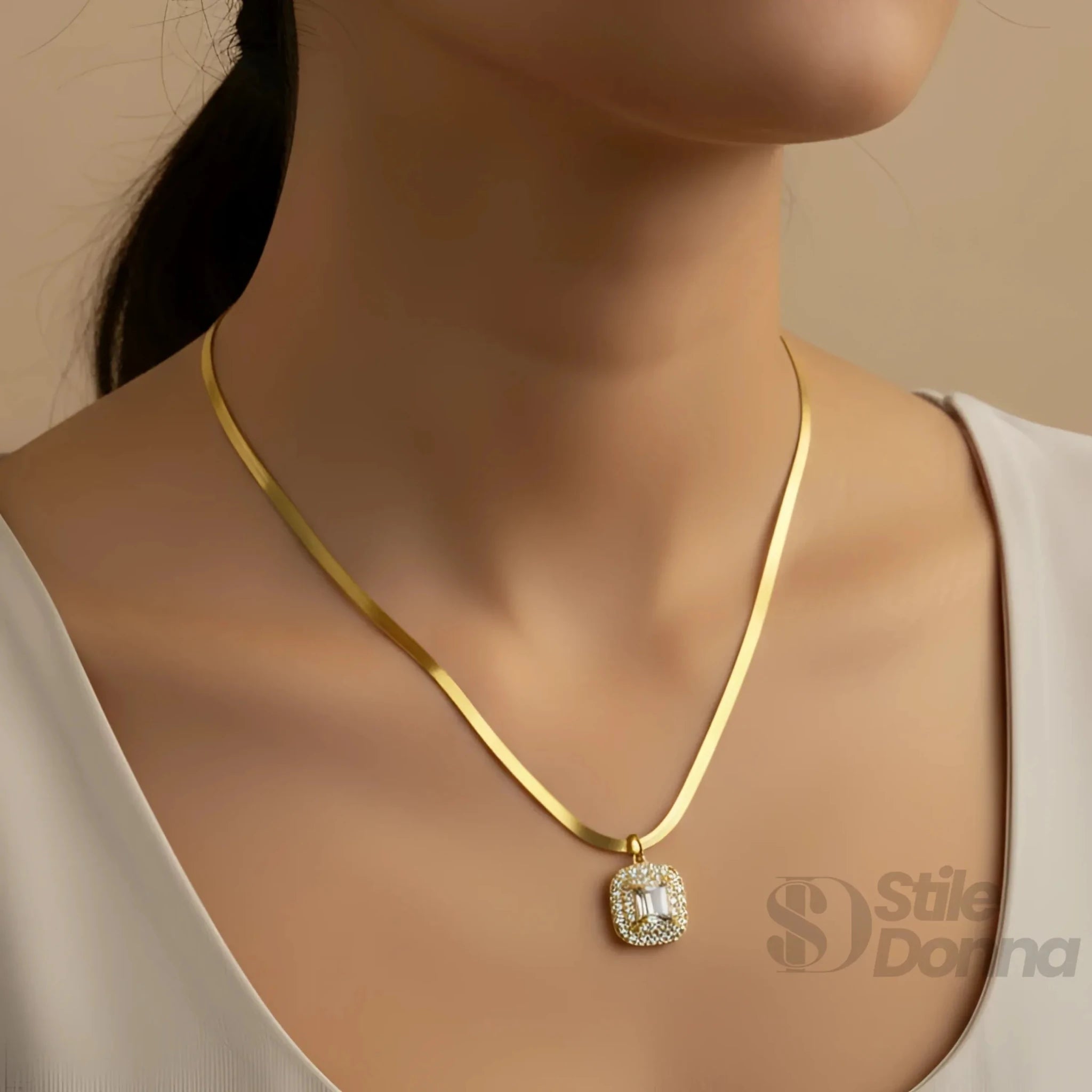 Collana Herringbone Oro con Ciondolo Iniziale e Pietre Scintillanti - Stile Donna Bags