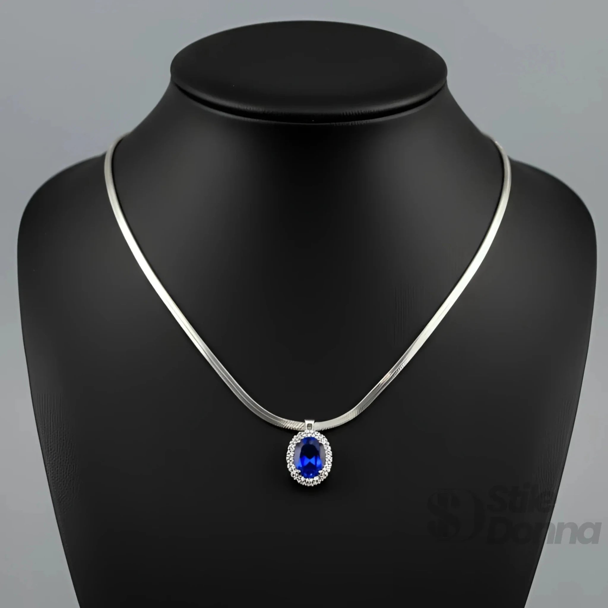 Collana con Ciondolo Ovale Rubino Regale in Oro - Stile Donna Bags