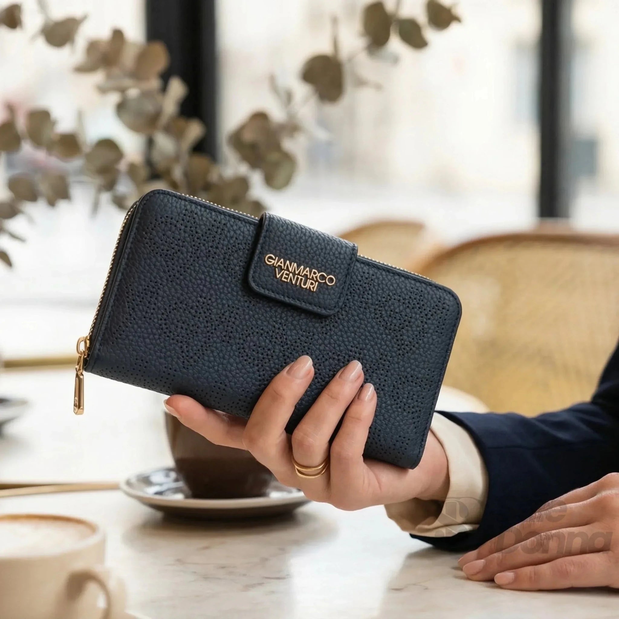 Gianmarco Venturi Portafoglio Traforato in Ecopelle con Dettagli Dorati - Stile Donna Bags