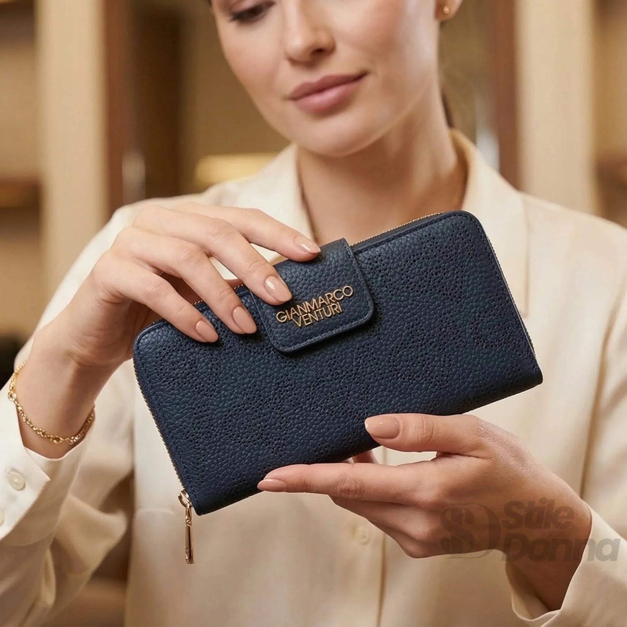 Gianmarco Venturi Portafoglio Traforato in Ecopelle con Dettagli Dorati - Stile Donna Bags