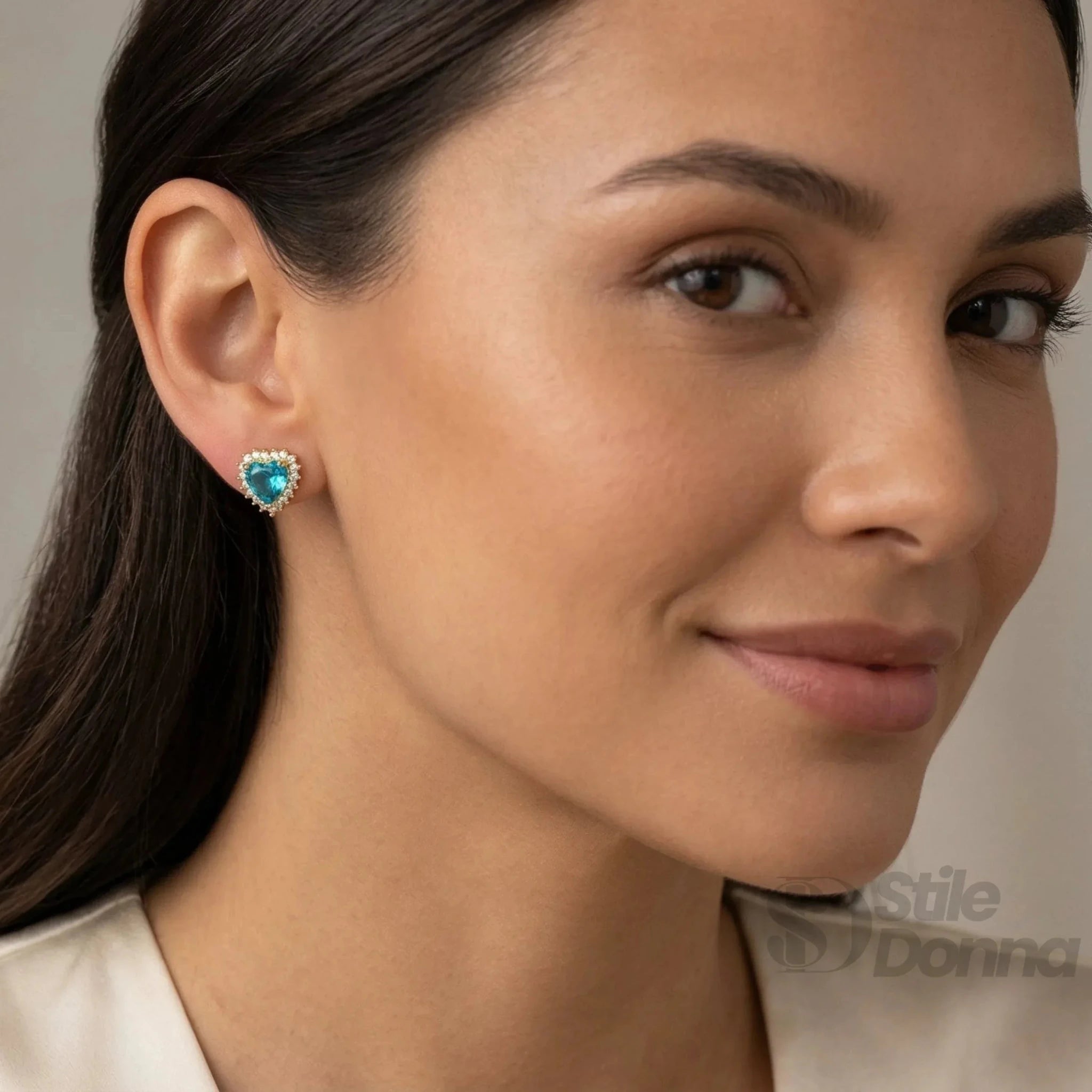 Orecchini Azure Heart Halo con Cuore Azzurro e Cristalli Trasparenti - Stile Donna Bags