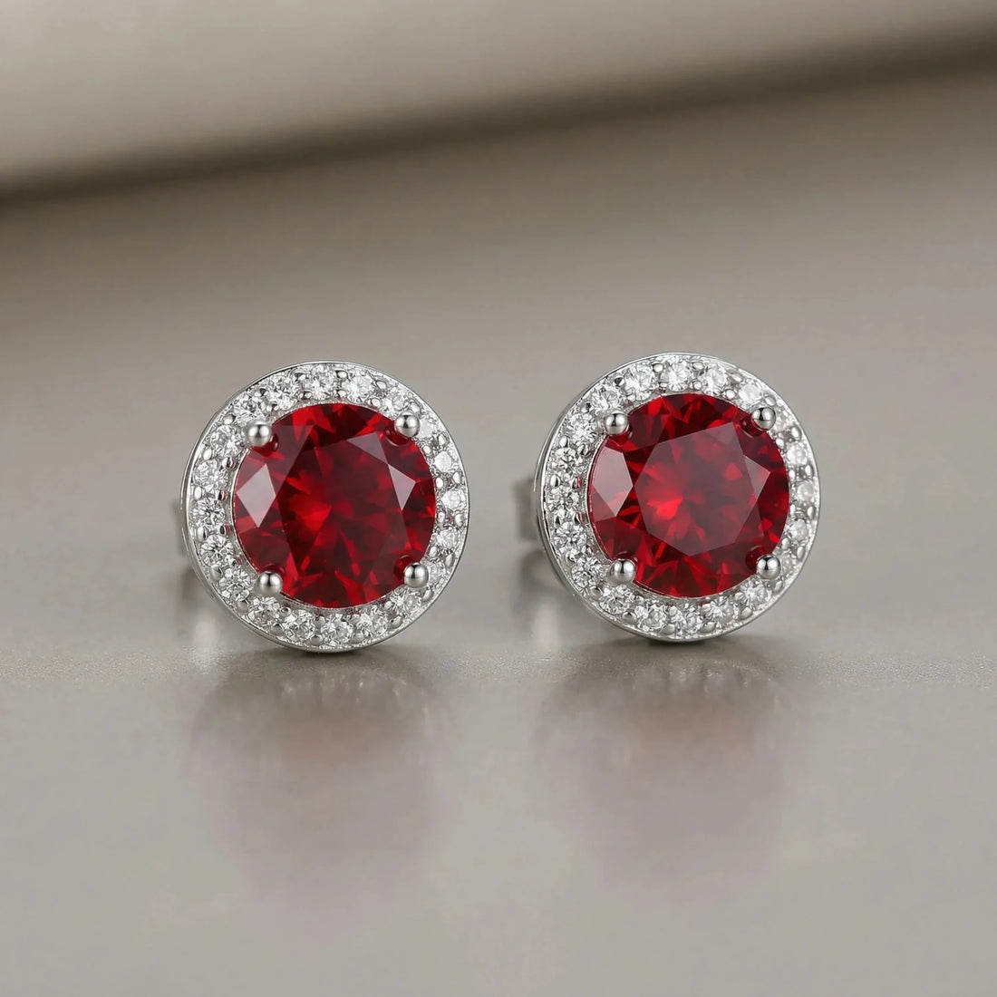 Il rosso incorniciato di bianco