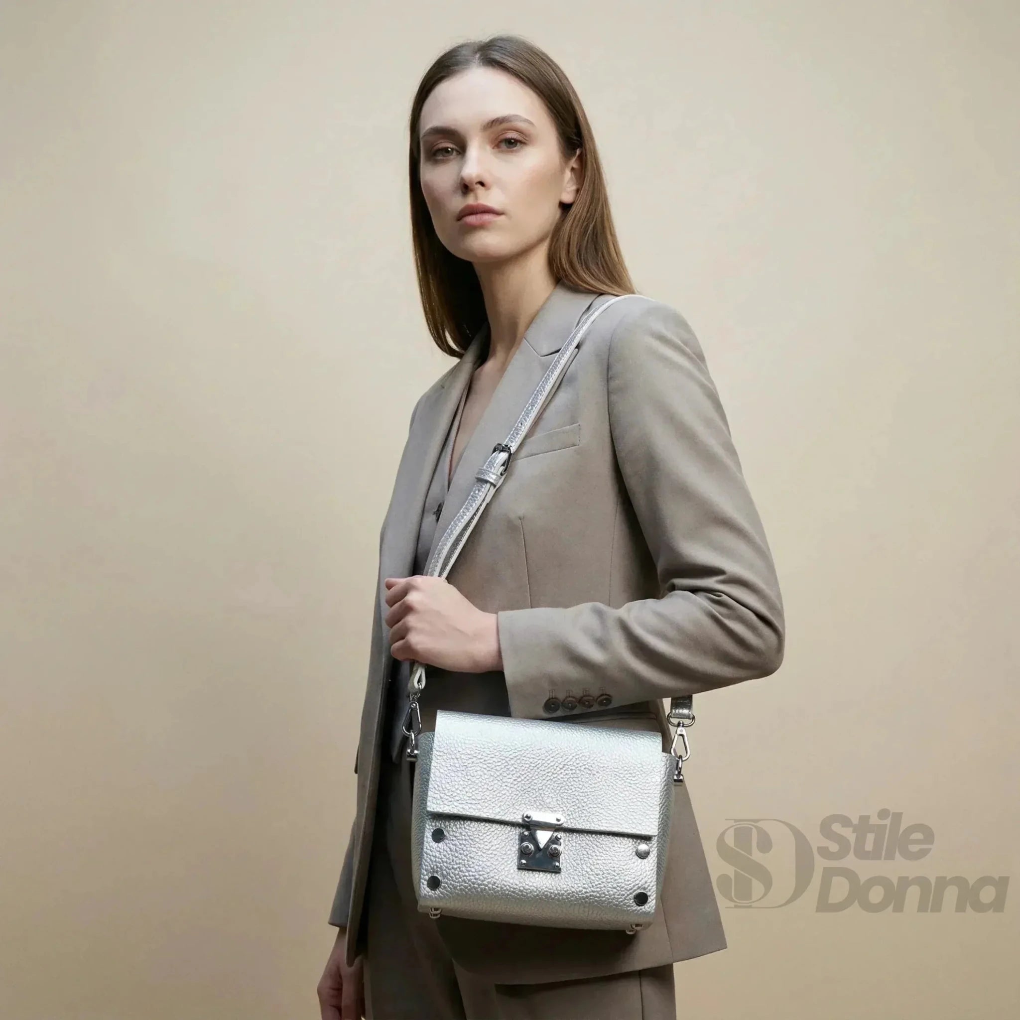 Pochette a Tracolla in Ecopelle con Finiture Argento - Stile Donna Bags