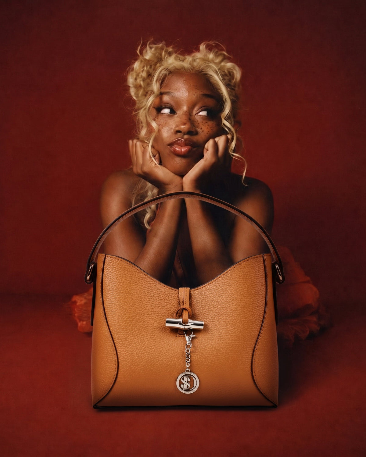 A woman with a Shoulder bag in real leather