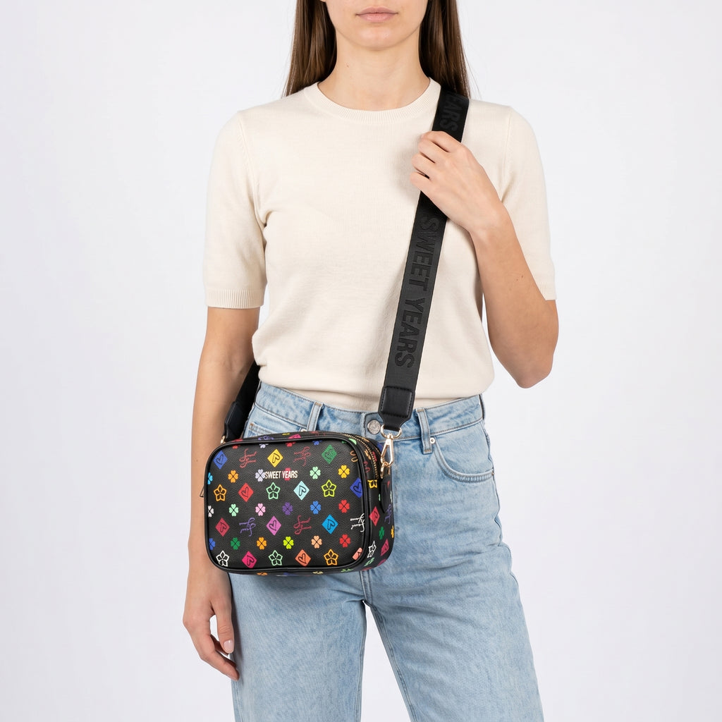 Sweet Years Borsa a Tracolla Camera Bag in Ecopelle con Stampa Monogram Multicolore - Stile Donna Bags