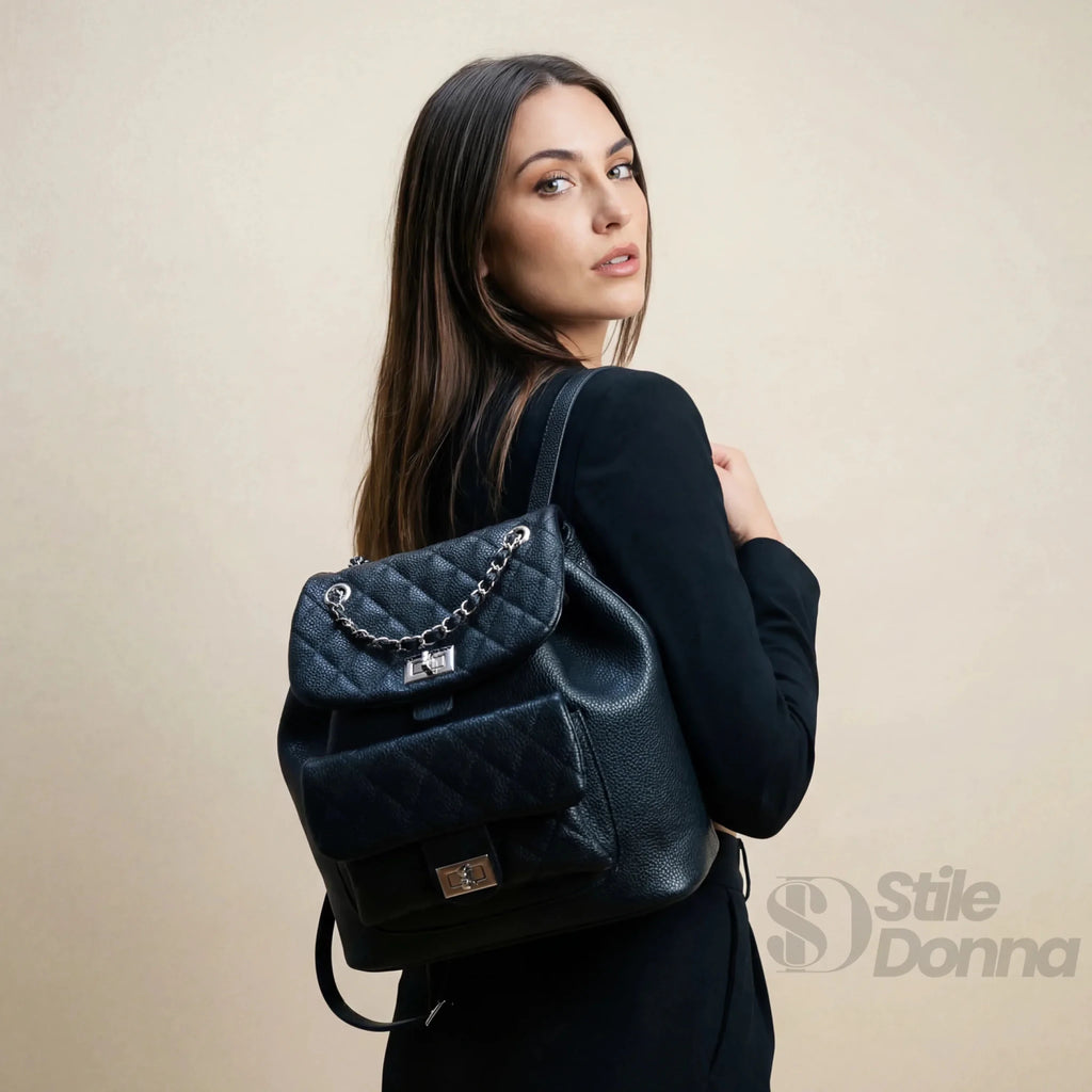 Zaino Trapuntato in Ecopelle Nera con Dettaglio a Catena - Stile Donna Bags