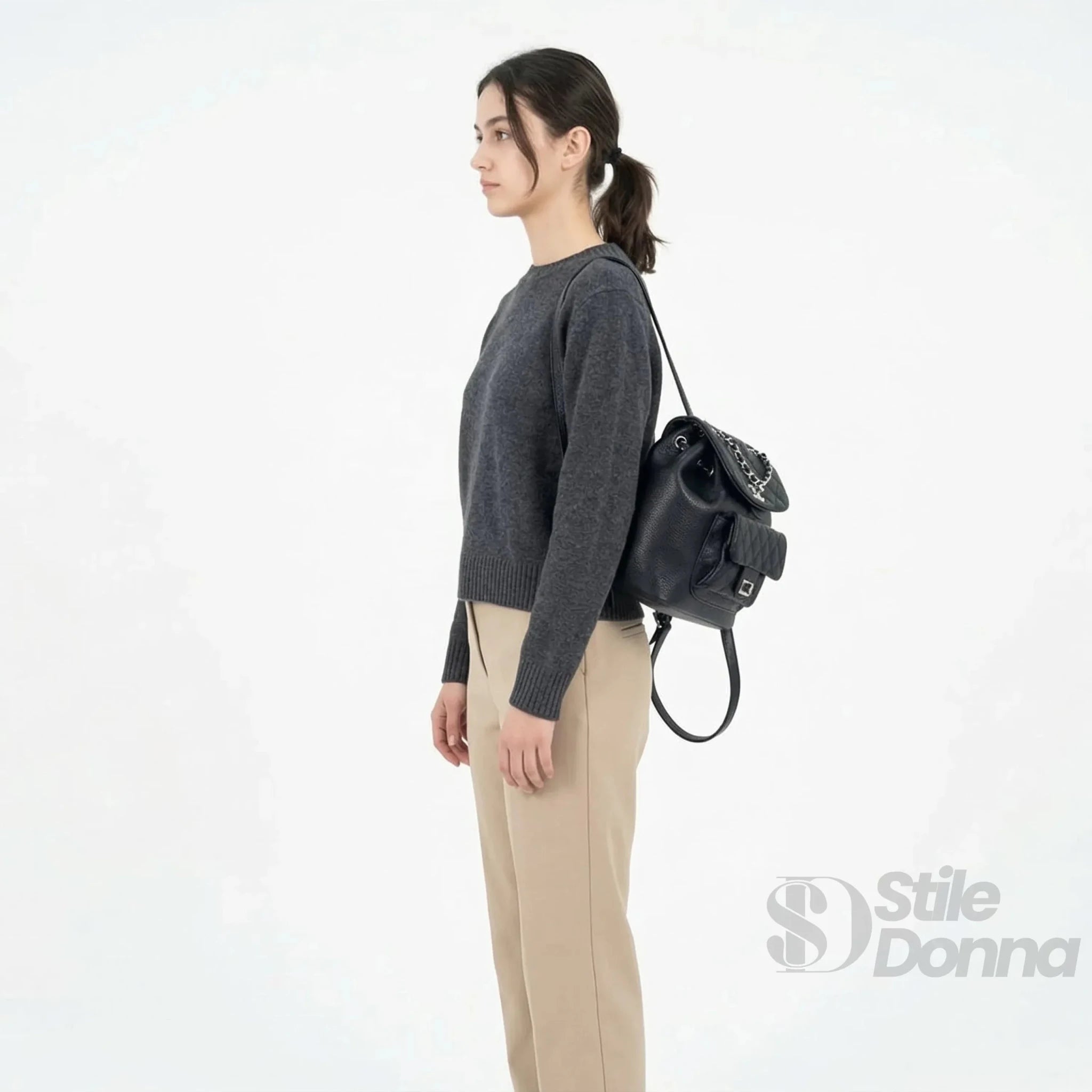 Zaino Trapuntato in Ecopelle Nera con Dettaglio a Catena - Stile Donna Bags