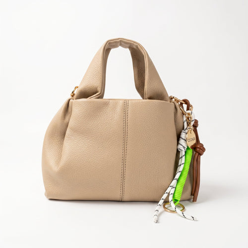 Borsa a Mano Coconuda in Ecopelle Goffrata con Charm Decorativo e Tracolla - Stile Donna Bags