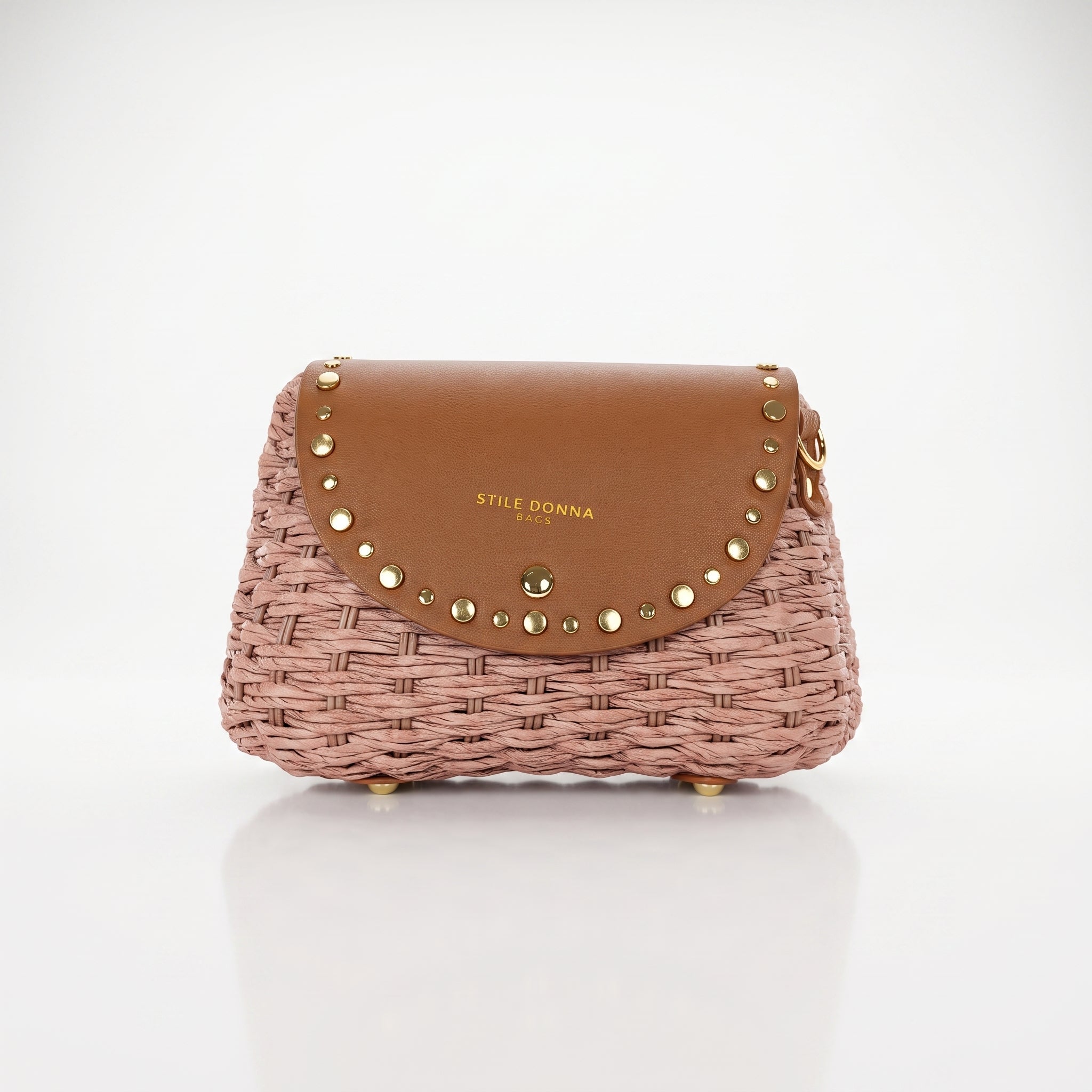 Borsa a Tracolla Stile Donna in Rafia con Patta in Ecopelle e Borchie Dorate - Stile Donna Bags