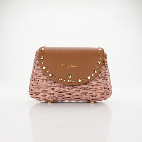 Borsa a Tracolla Stile Donna in Rafia con Patta in Ecopelle e Borchie Dorate - Stile Donna Bags