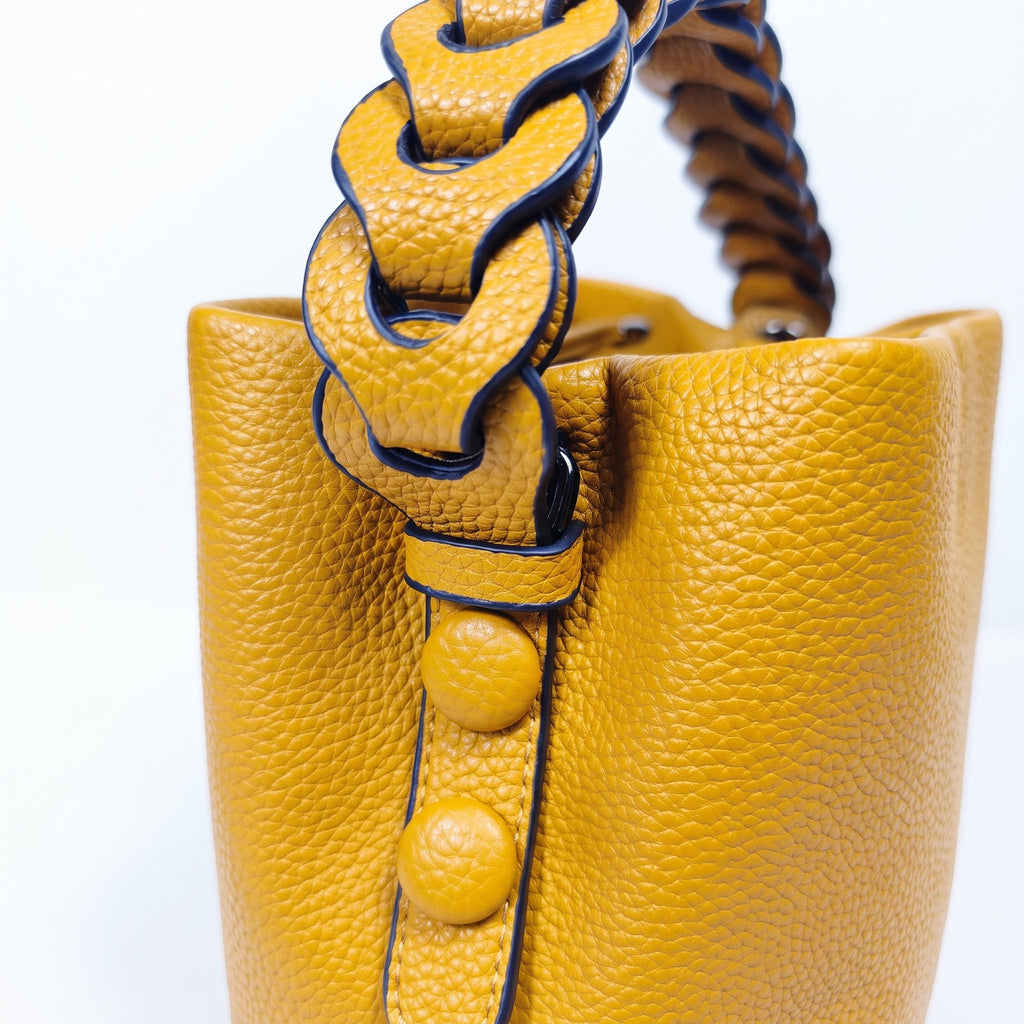 Borsa Secchiello con Manico Intrecciato in Ecopelle e Fodera con Tasche - Stile Donna Bags