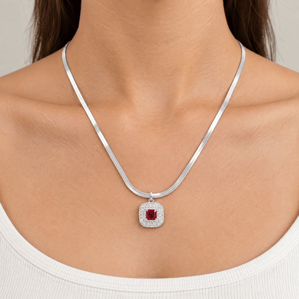 Collana Argentata con Pendente Rosso - Stile Donna - Catania