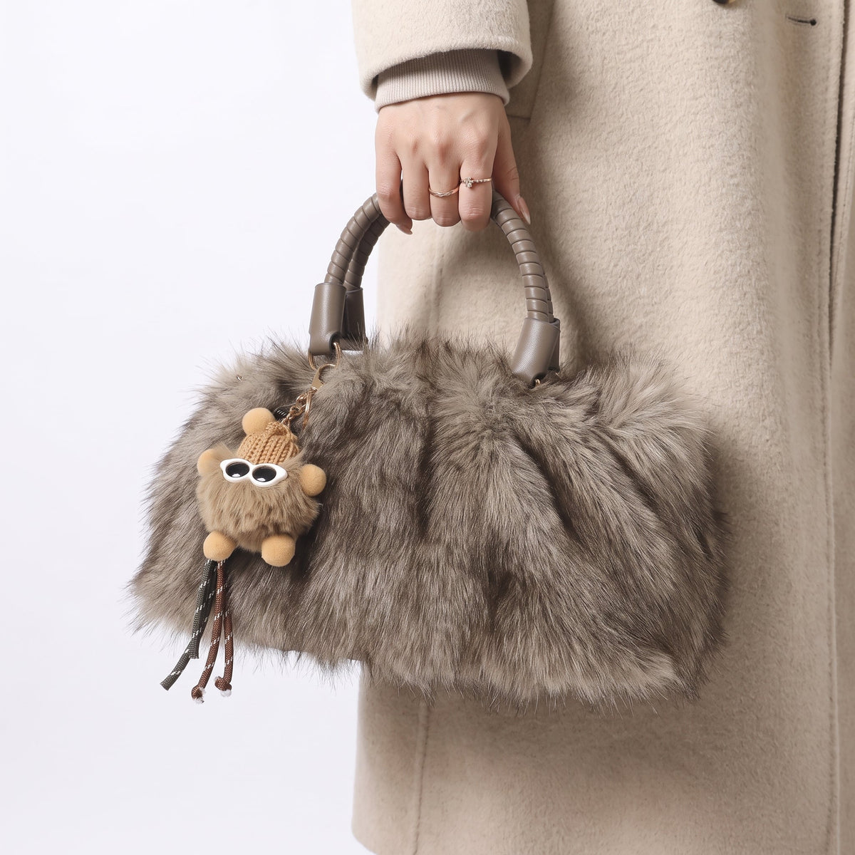 Tecla Borsa Pelosa con due manici intrecciati a tracolla regolabile - Stile Donna - Catania